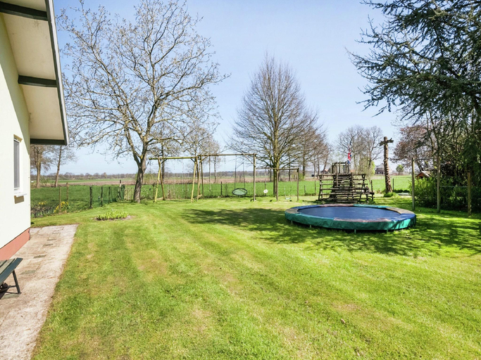 Others 3, Family residence with large garden, Raalte
