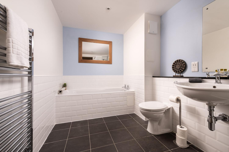 Bathroom 4, The Highland Club, Highland