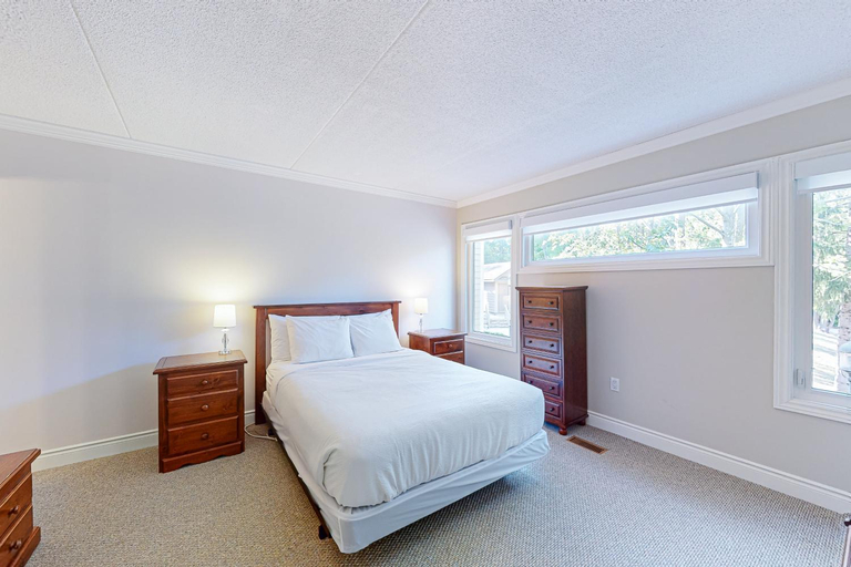 Bedroom 2, Chateau Ridge 120, Grey
