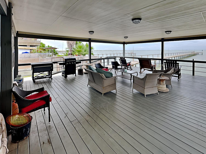 Food & Drinks 4, Pier Pressure, Aransas