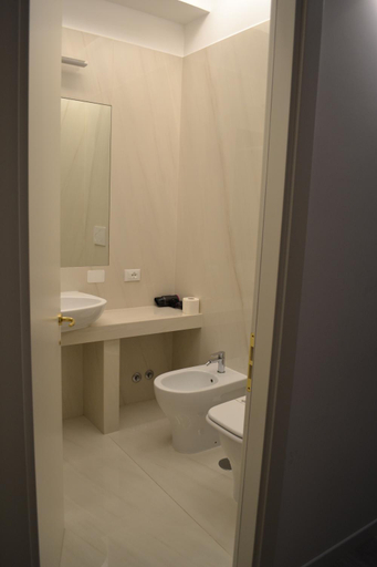 Bathroom 4, Galileo, Rome