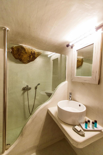 Bathroom 3, Pearl on the Cliff Hotel & Suites, South Aegean