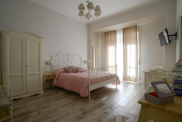Bedroom 2, Romantica Salerno, Salerno