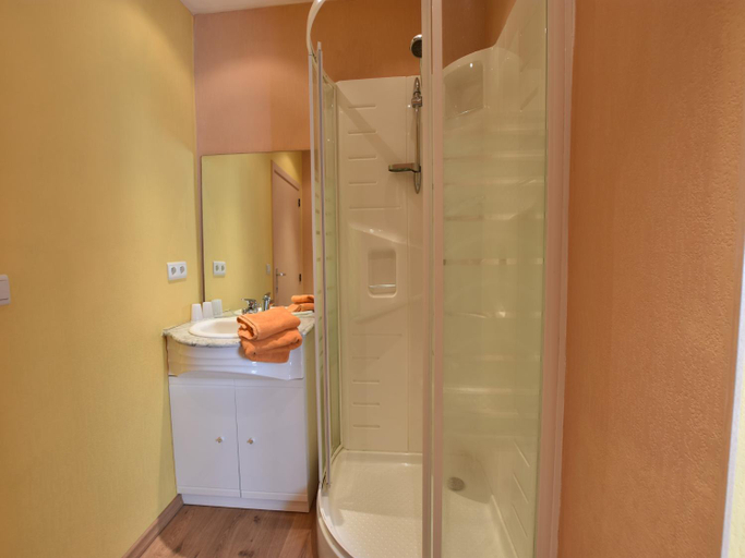 Bathroom 3, De Panne Large Family Stay, West-Vlaanderen