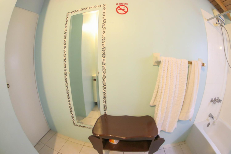 Bathroom 3, Chin Cozy@ Rhyne Park