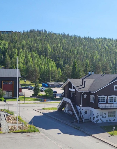 Exterior & Views