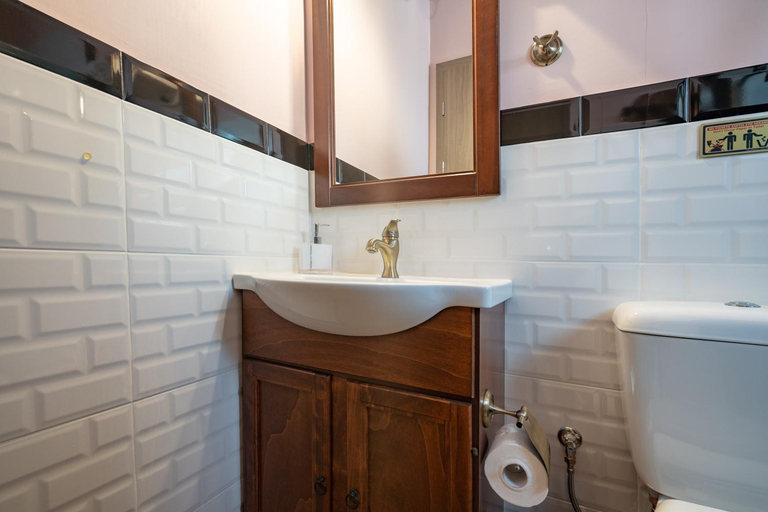 Bathroom 3, Olympia's Apartments by Traser, Attica