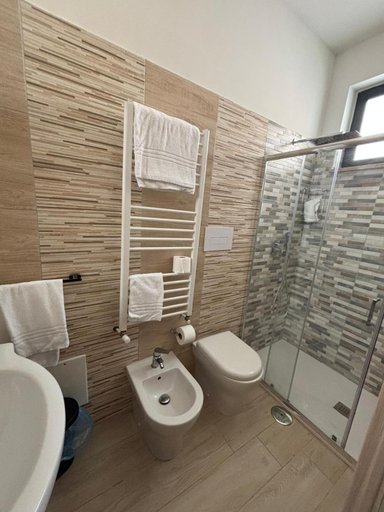 Bathroom, B&B Le Cinque Porte, Salerno
