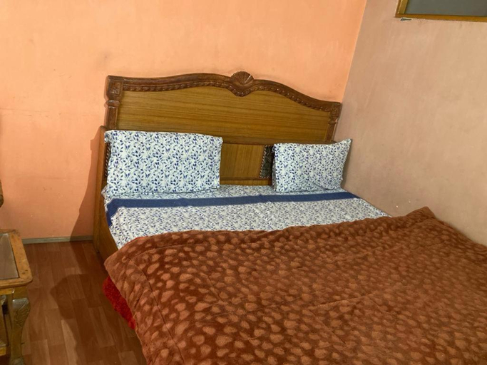 4, Hotel TAUHURA , Srinagar