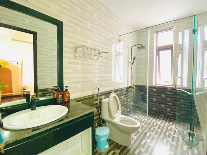 Bathroom 3, Laoxao Lakeview Homestay, Da Nang