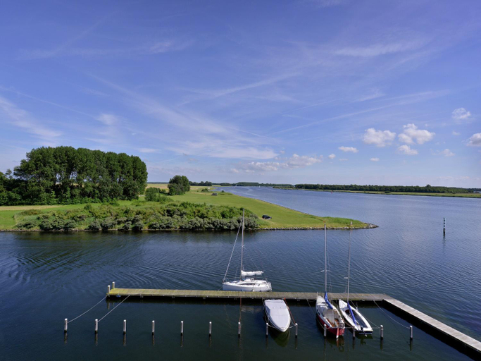 Others 5, Apartment in Veere with Marina Views