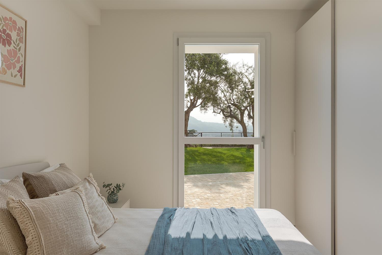 Others 4, Villa Serena, Savona