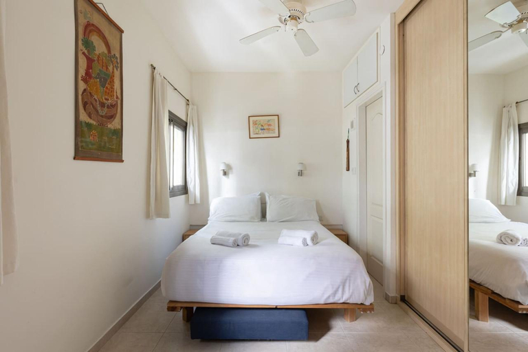 4, Cozy 3BR Apt w Big Windows 5 Min Walk From Beach