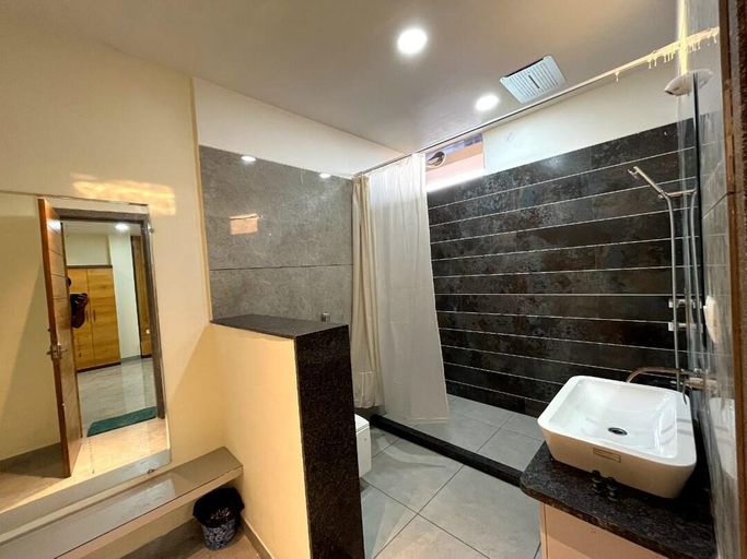 Bathroom, Hotel Continental Inn, Bhopal