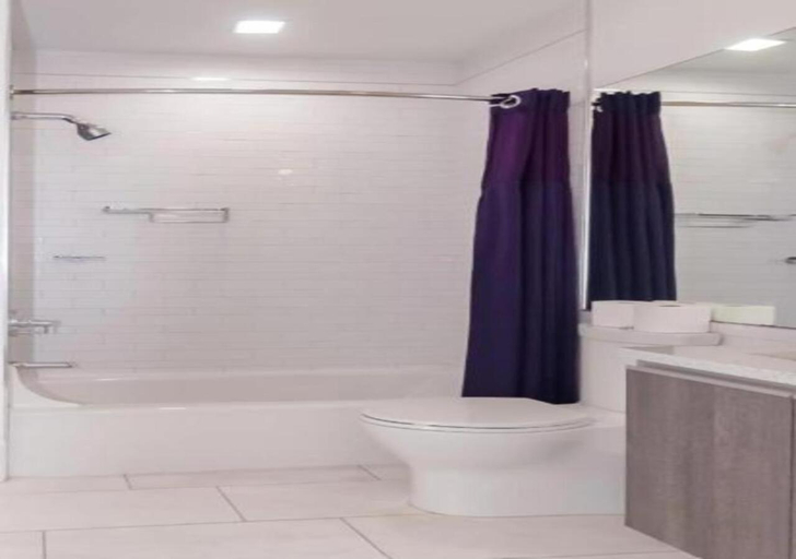 Bathroom 2, Dharma Home Suites Hoboken, Hudson