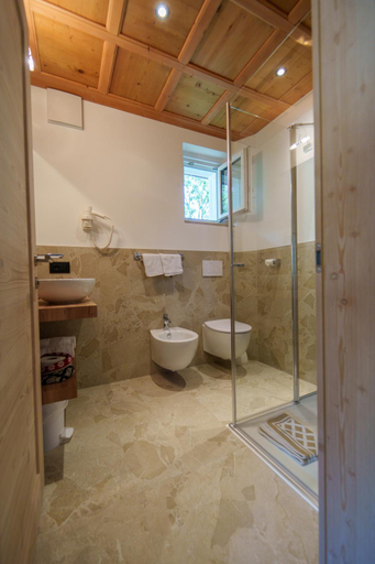 Bathroom 2, B&B Bucaneve, Trento