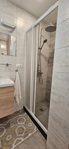 Bathroom 2, S&S Apartments, Palangos