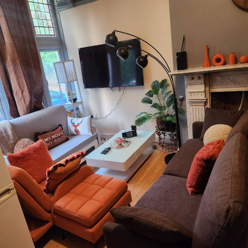 Others 2, Charming Victorian Apartment in Central Wolverhampton, Wolverhampton