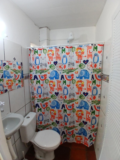 Bathroom 2, Pousada Unidos, Cruz