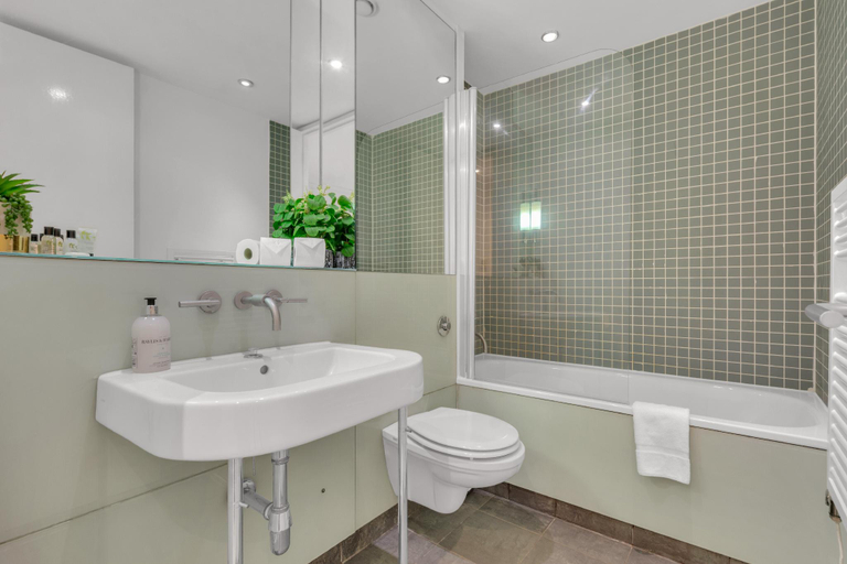 Bathroom 3, One Bed Serviced Apartment in Farringdon, London