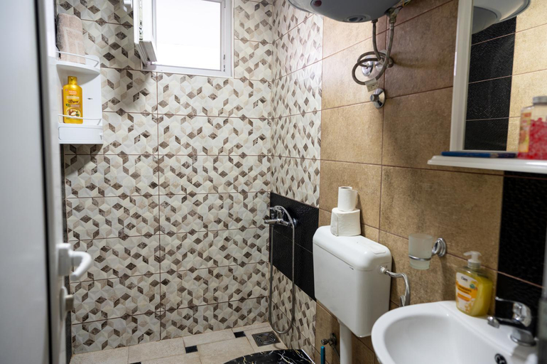 Bathroom 2, Aida Apartments
