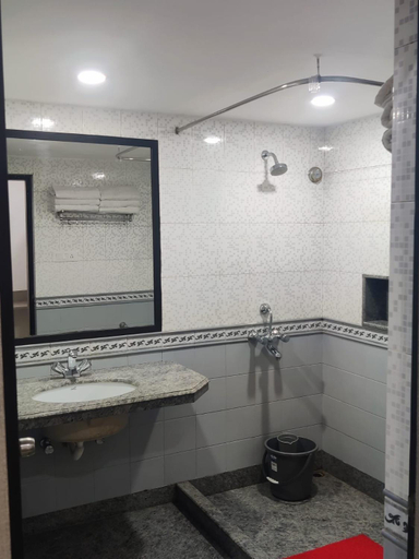 Bathroom 2, ELGIN SUITES, Kolkata