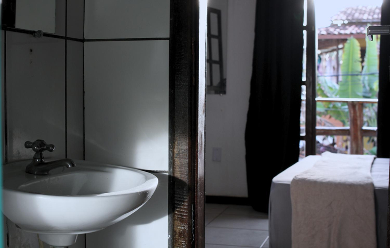 Bathroom 3, Em Casa Hostel, Itacaré