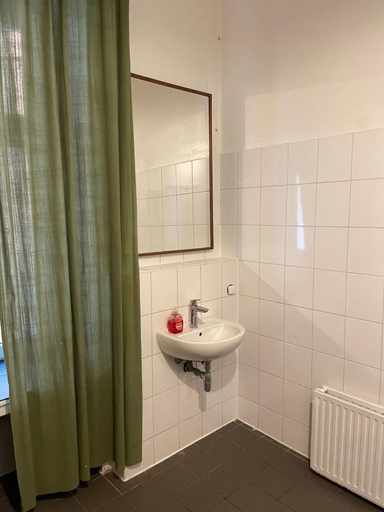 Bathroom 4, Discover Berlin - Start in Kreuzberg, Berlin