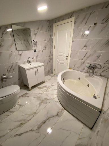 Bathroom 4, La Vie Suits, Avcılar
