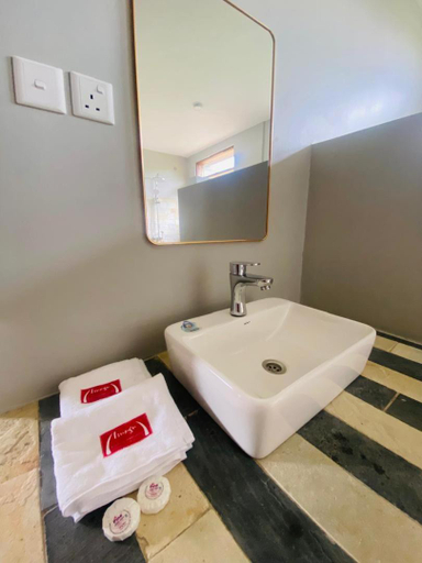 Bathroom 2, Irungu Forest Safari Lodge, Bunyaruguru