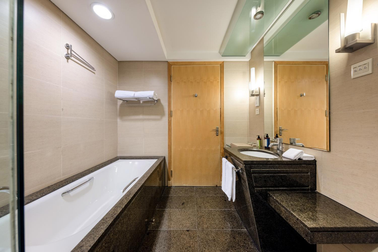 Bathroom 3, Weihai Haiyue Jianguo Hotel, Weihai
