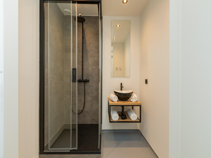 Bathroom, Apartment in Sint-Annaland with Water Views, Tholen