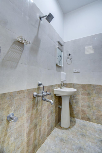 Bathroom 4, Sampada Homestay, Bangalore