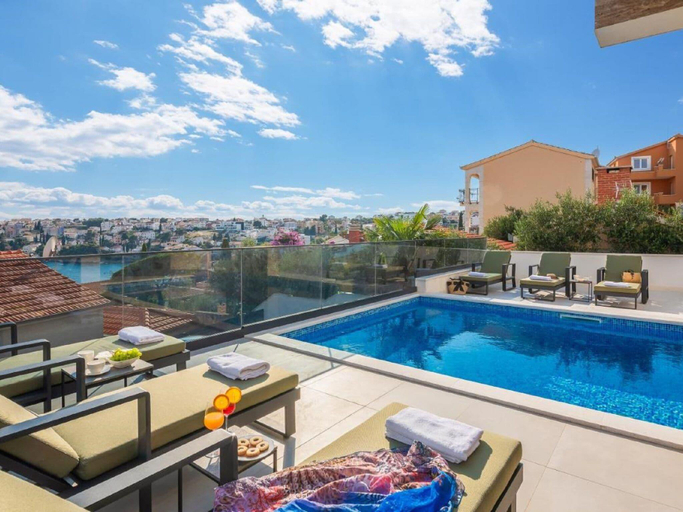 Sport & Beauty 5, Luxury villa with swimming  pool and sauna, Trogir