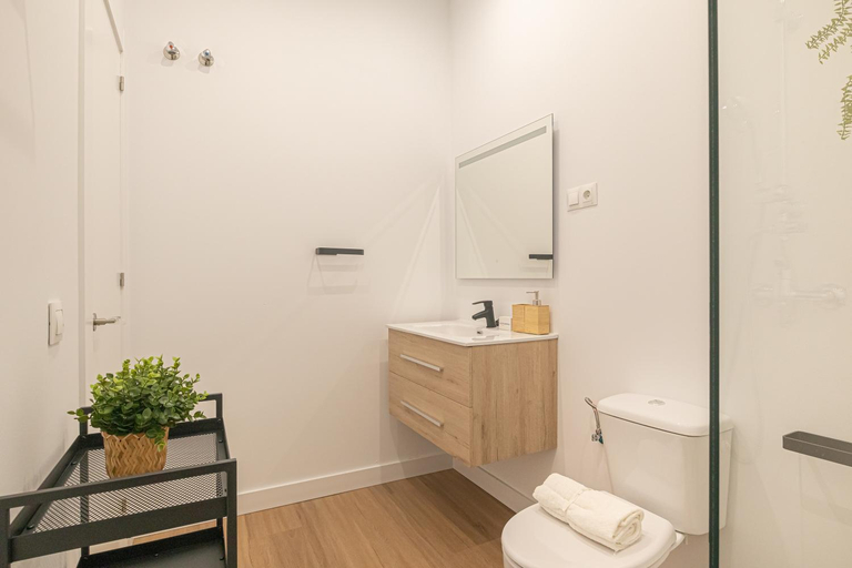 Bathroom 2, Calahonda Beach Apartments, Málaga