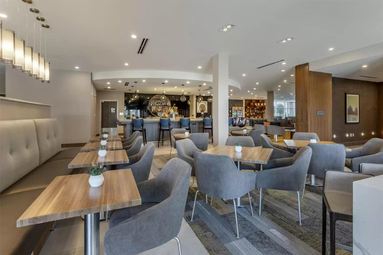 Food & Drinks 4, DoubleTree by Hilton Greenville Woodruff Road, Greenville