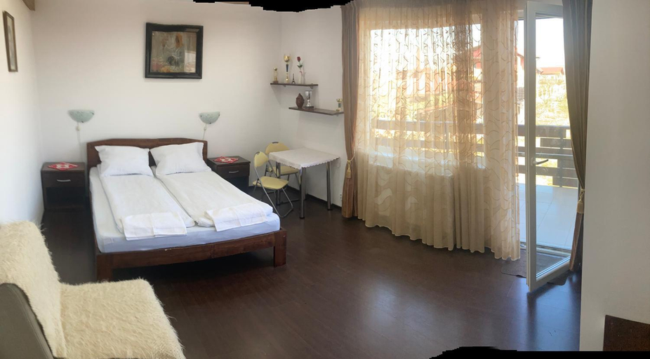 Bedroom 4, Casa Tomson, free parking, ciubar, piscina in natura, Cetariu