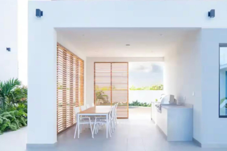 Others 4, Luxury apartment in Grace Bay Beach