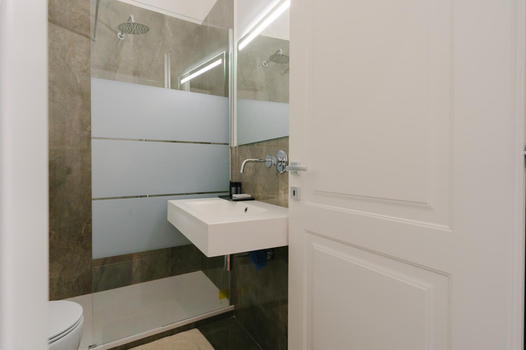 Bathroom 3, La Duca Suites & Apartments, Palermo