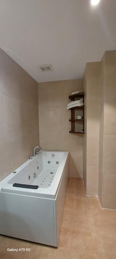 Bathroom 4, Royal Tiger Luxury Resort, Narayani