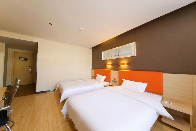 Bedroom 2, 7 Days Premium·Dezhou College South Gate, Dezhou