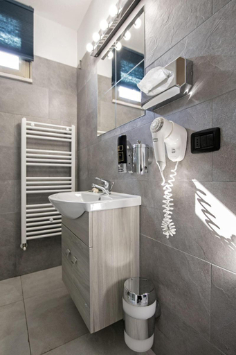 Bathroom 2, Hotel Noah, Rimini