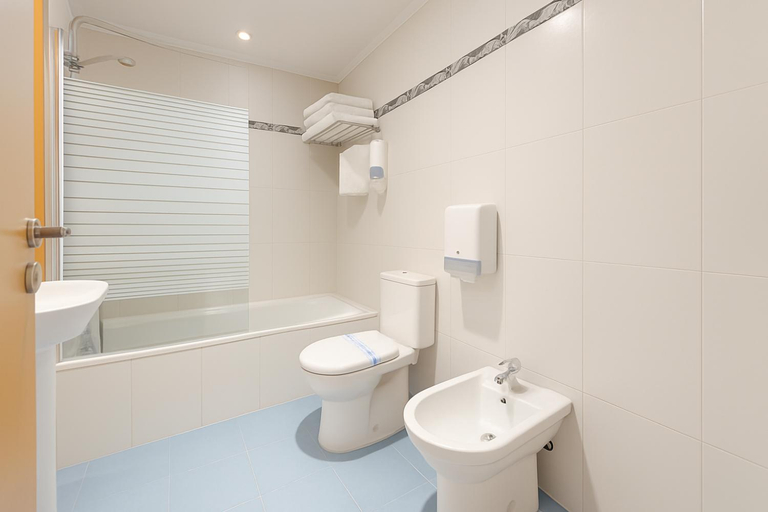 Bathroom 2, Talaimendi Apartamentuak Zarautz, Guipúzcoa