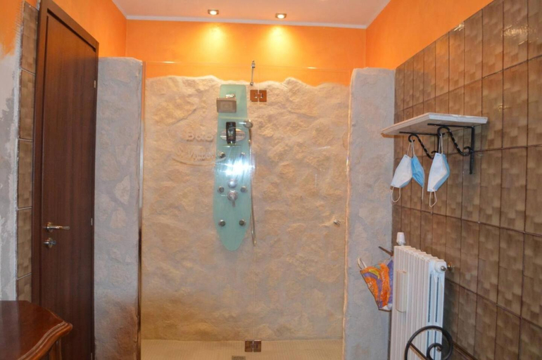 Bathroom 5, B&B Santa Vittoria, Rieti