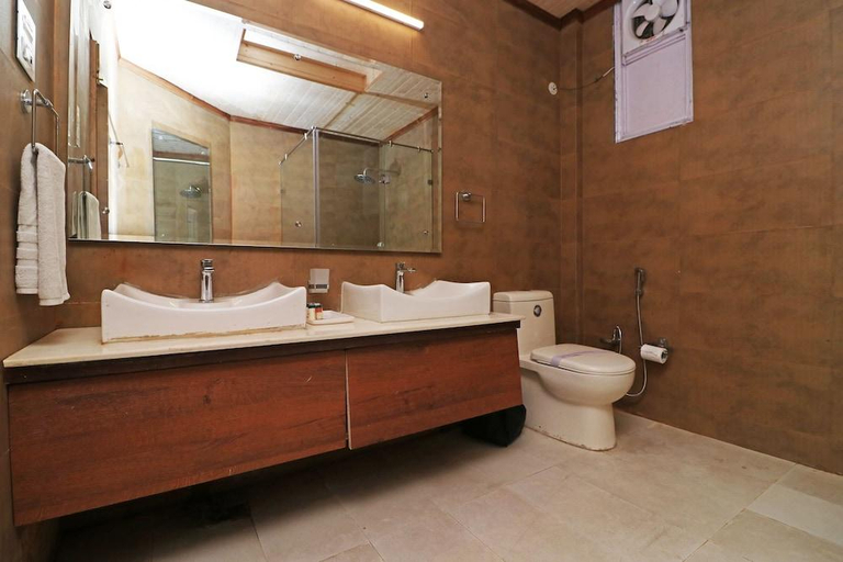 Bathroom 3, Vilãsa Lall Ji Resort , Chamba