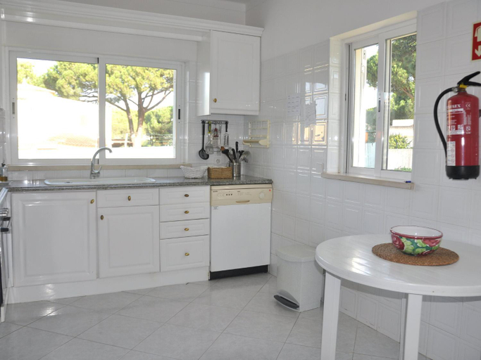 Others 5, Villa near Marina with Private Pool, Loulé
