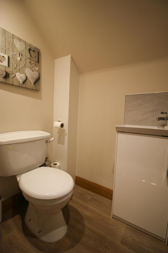 Bathroom 3, The Dovecote Inn, Nottinghamshire