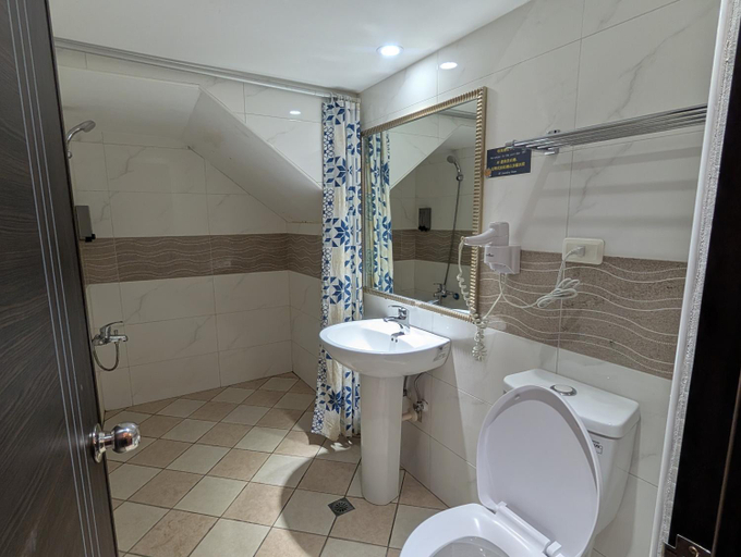 Bathroom 2, Corner House, Hualien