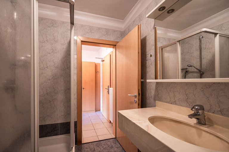 Bathroom 4, EGGER Apartments & Suites, Bolzano