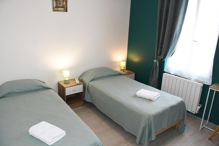 Bedroom 2, COMME A LA MAISON, Aude